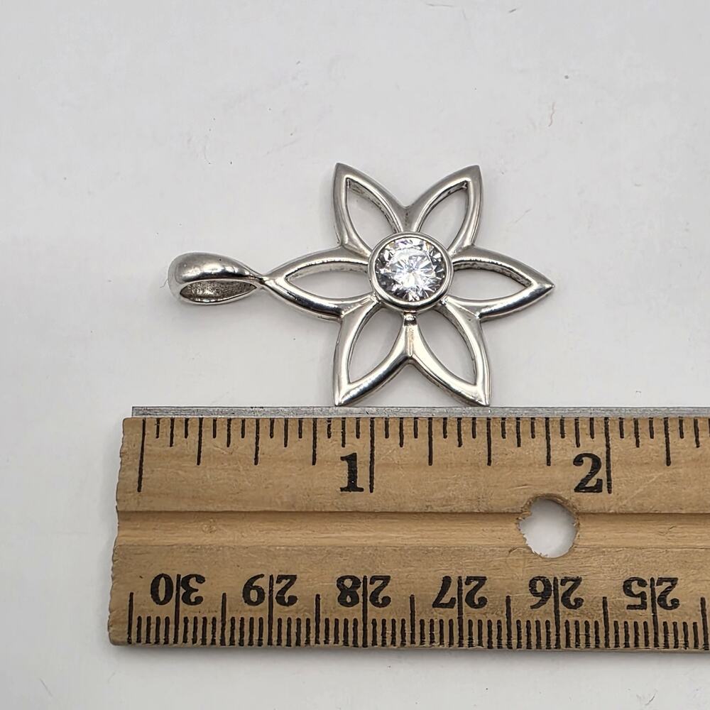 Silpada Sterling Floral Pendant Bezel Set Clear CZ 11.6g - Picture 6 of 7